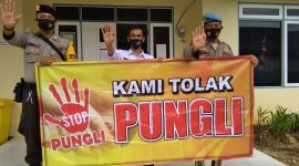 Foto : Polsek Lahei Gunakan Spanduk Sampaikan Pesan Saber Pungli Kepada Warga