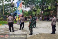 Personil dari TNI-Polri saat Melakukan Giat Patroli di Salah Satu Objek Wisata di Kotabaru 
