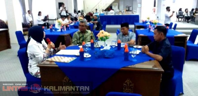 KUNJUNGAN KERJA DPRD KUTAI BARAT | Wakil Ketua I DPRD Kutai Barat bersama anggota DPRD lainnya saat melakukan kunjungan kerja di DPRD Kabupaten Barito Utara, di gedung DPRD setempat. Rabu 10 Mei 2023. (*/foto:ist/file-LINTAS KALIMANTAN)
