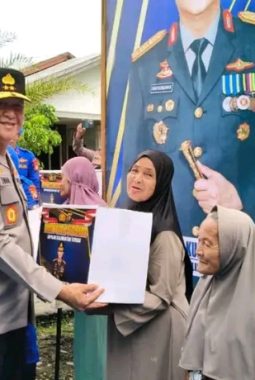Kapolda Kalteng Serahkan Program Bedah Rumah di Pulang Pisau, Tegaskan Komitmen Polri Hadir untuk Masyarakat