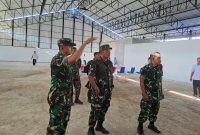 GAMBAR : Kasrem 102/PJG, Kolonel Inf Jajang Kurniawan saat berada dilokasi tempat Pembangunan Koperasi Desa Merah Putih milik Desa Trahean yang sedang berjalan proses pembangunan Gedung KDMP di dalam wilayah Teritorial Kodim 1013/MTW, Rabu 15 April 2026. (fhoto:ist-pendim/red lintaskalimantan)