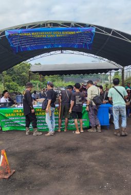PERTAHANKAN HAK! Ratusan Warga Bintang Ninggi II Tolak Damang MAKI Lakukan Sidang Adat di Wilayah Desa