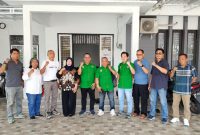 Ketua KONI Kobar Hj. Fatmawati saat menyambut kedatangan Pengurus Cabang PTMSI Kalteng (Lintas Kalimantan/Riduan)