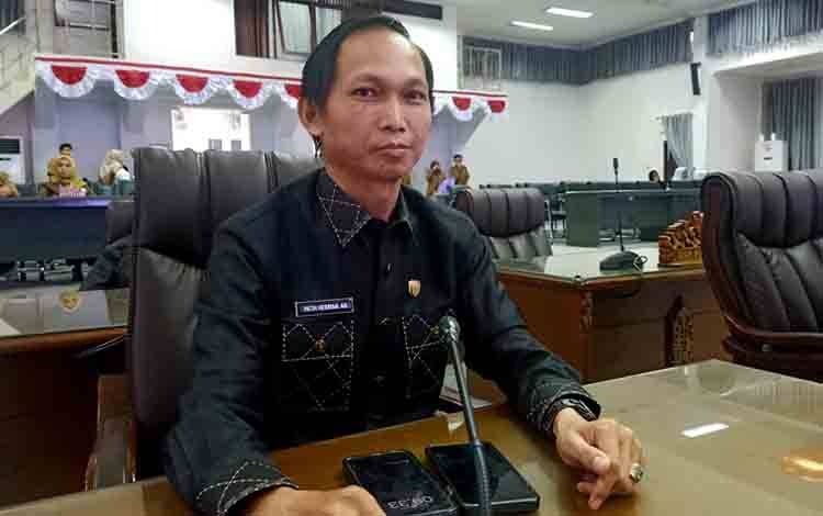 Patih Herman AB, Anggota DPRD Kabupaten Barito Utara dari Partai Demokrat. (fhoto/ist:red-lintaskaliman.co) 