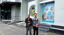 Kuasa Hukum LPLHI-KLHI DPW Kalteng, Naduh SH, saat di Halaman Lapas IIB Pangkalan Bun, Kamis (21/5) (Lintas Kalimantan)