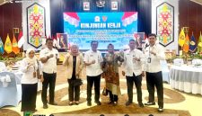 Ketua DPRD Kabupaten Barito Utara, Ir. Hj. Mery Rukaini, M.IP., didampingi Wakil Ketua II DPRD Kabupaten Barito Utara, Hj. Henny Rosgiaty Rusli, S.P., M.M., saat menghadiri kegiatan Kunjungan Kerja Komisi II DPR RI Panitia Kerja (Panja) Pembahasan Rancangan Undang-Undang (RUU) tentang Kabupaten/Kota di Aula Jayang Tingang, Kantor Gubernur Kalimantan Tengah, Rabu 24 Juni 2026. (fhoto:ist/*/dok-sekwan/red-lintaskalimantan). 