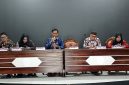 RESES DI DAPI 1 WILAYAH KECAMATAN TEWEH TENGAH | Anggota DPRD H Parmana Setiawan dan Hj Rosi Wahyuni saat melaksanakan reses di Dapil 1 Kecamatan Teweh Tengah, di aula Kecamatan setempat. (fhoto:ist/*/red-lintaskalimantan)