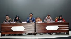RESES DI DAPI 1 WILAYAH KECAMATAN TEWEH TENGAH | Anggota DPRD H Parmana Setiawan dan Hj Rosi Wahyuni saat melaksanakan reses di Dapil 1 Kecamatan Teweh Tengah, di aula Kecamatan setempat. (fhoto:ist/*/red-lintaskalimantan)