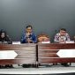 RESES DI DAPI 1 WILAYAH KECAMATAN TEWEH TENGAH | Anggota DPRD H Parmana Setiawan dan Hj Rosi Wahyuni saat melaksanakan reses di Dapil 1 Kecamatan Teweh Tengah, di aula Kecamatan setempat. (fhoto:ist/*/red-lintaskalimantan)