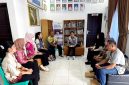 Bersama warga masyarakat Patih Herman AB, Anggota DPRD Kabupaten Barito Utara saat menanggapi berbagai usulan yang disampaikan warga dalam kegiatan Reses Masa Persidangan III Tahun 2026 di Kelurahan Lanjas. Jum'at 26 Juni 2026. (fhoto:ist/*/kai/red-lintaskalimantan). 