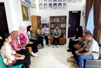 Bersama warga masyarakat Patih Herman AB, Anggota DPRD Kabupaten Barito Utara saat menanggapi berbagai usulan yang disampaikan warga dalam kegiatan Reses Masa Persidangan III Tahun 2026 di Kelurahan Lanjas. Jum'at 26 Juni 2026. (fhoto:ist/*/kai/red-lintaskalimantan). 
