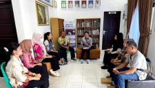 Bersama warga masyarakat Patih Herman AB, Anggota DPRD Kabupaten Barito Utara saat menanggapi berbagai usulan yang disampaikan warga dalam kegiatan Reses Masa Persidangan III Tahun 2026 di Kelurahan Lanjas. Jum'at 26 Juni 2026. (fhoto:ist/*/kai/red-lintaskalimantan). 