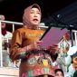 Ketua DPRD Barito Utara Hj Mery Rukaini membacakan sejarah singkat berdirinya Kabupaten Barito Utara, pada peringatan Hari Jadi ke 76 Kabupaten Barito Utara diarena Tiara Batara, Senin (29/6/2026). (fhoto:ist/*/dok-sekwan/red-lintaskalimantan).