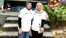 Ketua DPRD Kabupaten Barito Utara, Ir. Hj. Mery Rukaini, M.IP., didampingi Wakil Ketua II DPRD Hj. Henny Rosgiaty, S.P., M.M., menghadiri kegiatan Jalan Santai dan Senam Bersama dalam rangka memeriahkan Peringatan Hari Bhayangkara ke-80 yang dipusatkan di Bundaran Buah, Muara Teweh, Minggu (28/6/2026) pagi. (fhoto:ist/*/Kai/red-lintaskalimantan) 