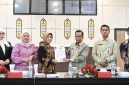 Koordinasi dan kunjungan kerja ke Kantor Wilayah Kementerian Hukum Kalimantan Tengah, Hajrianor, S.H., M.H. dipimpin langsung oleh Ketua DPRD Barito Utara, Hj. Mery Rukaini, M.IP, didampingi Wakil Ketua II DPRD Hj. Henny Rosgiaty Rusli, S.P., M.M., Ketua Bapemperda Hj. Sri Neni Trianawati, S.E., M.AP., serta sejumlah anggota DPRD Tim penyusun sinkronisasi naskah akademik untuk dua Rancangan Peraturan Daerah (Raperda) inisiatif DPRD Barito Utara yang dilaksanakan pada tanggal 11–12 Juni 2026. (fhoto:ist/*/dok-sekwan/red-lintaskalimantan). 