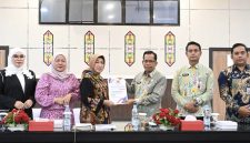 Koordinasi dan kunjungan kerja ke Kantor Wilayah Kementerian Hukum Kalimantan Tengah, Hajrianor, S.H., M.H. dipimpin langsung oleh Ketua DPRD Barito Utara, Hj. Mery Rukaini, M.IP, didampingi Wakil Ketua II DPRD Hj. Henny Rosgiaty Rusli, S.P., M.M., Ketua Bapemperda Hj. Sri Neni Trianawati, S.E., M.AP., serta sejumlah anggota DPRD Tim penyusun sinkronisasi naskah akademik untuk dua Rancangan Peraturan Daerah (Raperda) inisiatif DPRD Barito Utara yang dilaksanakan pada tanggal 11–12 Juni 2026. (fhoto:ist/*/dok-sekwan/red-lintaskalimantan). 