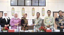 Koordinasi dan kunjungan kerja ke Kantor Wilayah Kementerian Hukum Kalimantan Tengah, Hajrianor, S.H., M.H. dipimpin langsung oleh Ketua DPRD Barito Utara, Hj. Mery Rukaini, M.IP, didampingi Wakil Ketua II DPRD Hj. Henny Rosgiaty Rusli, S.P., M.M., Ketua Bapemperda Hj. Sri Neni Trianawati, S.E., M.AP., serta sejumlah anggota DPRD Tim penyusun sinkronisasi naskah akademik untuk dua Rancangan Peraturan Daerah (Raperda) inisiatif DPRD Barito Utara yang dilaksanakan pada tanggal 11–12 Juni 2026. (fhoto:ist/*/dok-sekwan/red-lintaskalimantan). 
