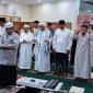 Jajaran Sekretariat Dewan Perwakilan Rakyat Daerah Barito Utara saat melaksanakan Program Sholat Subuh Berjamaah do Mushola Rumah Jabatan Bupati Barito Utara, Jumat baru-baru ini. (fhoto:ist/*/dok/sekwan/red-lintaskalimantan) 