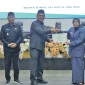 Bupati Barito Utara, H. Shalahuddin di dampingi Wakil Bupati Felix Sonadie Y. Tingan bersama Sekretaris Daerah Muhlis, menyerahkan secara resmi dokumen Raperda kepada Ketua DPRD Barito Utara, Hj. Mery Rukaini didampingi Wakil Ketua II, Hj. Henny Rosgiaty. Selasa 30 Juni 2026. (fhoto:ist/*/dok/sekwan/red-lintaskalimantan). 