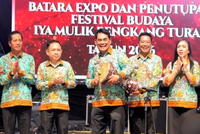 Wakil Ketua I DPRD Barito Utara H Beny Siswanto saat menghadiri pembukaan Batara Expo dan penutupan FBIMBT, di eks Bandara Beringin Muara Teweh, Minggu (28/6/2026) malam. (fhoto:ist/*/dok/kai/red-lintaskalimantan) 