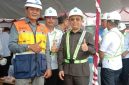 Ketua Fraksi PDI Perjuangan DPRD Barito Utara, H. Taufik Nugraha, saat menghadiri Groundbreaking Ceremony proyek tersebut yang dipimpin langsung oleh Bupati Barito Utara, H. Shalahuddin, di Kelurahan Lanjas, Rabu 1 Juli 2026. (fhoto:ist/*/kai/red-lintaskalimantan) 