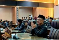Anggota DPRD Barito Utara, H. Taufik Nugraha saat menghadiri kegiatan sosialisasi dan konsultasi publik rencana perluasan kawasan Water Front City di Aula Bappedarida, Muara Teweh, Kamis 30 Juli 2026. (*/fhoto:ist/kai/red-lintaskalimantan).