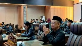 Anggota DPRD Barito Utara, H. Taufik Nugraha saat menghadiri kegiatan sosialisasi dan konsultasi publik rencana perluasan kawasan Water Front City di Aula Bappedarida, Muara Teweh, Kamis 30 Juli 2026. (*/fhoto:ist/kai/red-lintaskalimantan).