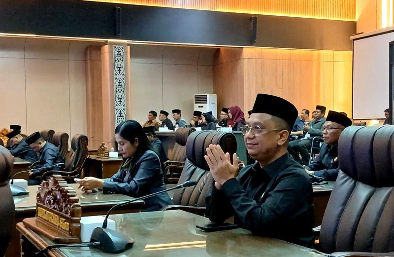 Anggota DPRD Barito Utara, H. Taufik Nugraha saat menghadiri kegiatan sosialisasi dan konsultasi publik rencana perluasan kawasan Water Front City di Aula Bappedarida, Muara Teweh, Kamis 30 Juli 2026. (*/fhoto:ist/kai/red-lintaskalimantan).