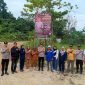 PHOTO BERSAMA : Kapolsek Lahei IPDA Alfius Matias, S.A.P, didampingi anggota personil Polsek Lahei memberikan himbauan terkait Karhutla kepada masyarakat baru-baru ini. (*/fhoto:ist/polsek-lahei/Red-lintaskaliman) 