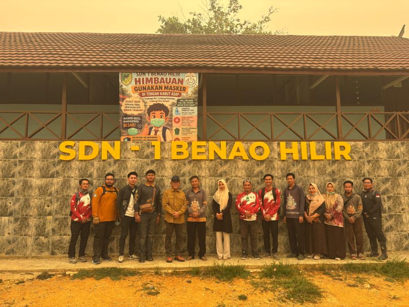 Kepala Dinas Pendidikan Kabupaten Barito Utara, Muhammad Iman Topik, S.IP., M.Si., bersama Kepala Seksi Sarana dan Prasarana PAUD dan Pendidikan Nonformal, Akhmad Al-Ghifary, S.Pd.I., M.Pd., saat melaksanakan monitoring sarana dan prasarana pendidikan di sejumlah sekolah di Kecamatan Lahei Barat, Sabtu (19/9/2026).