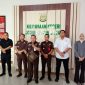 Kajari Kobar Nurwinardi bersama jajaran saat Pers Release di Kantor Kejari setempat (LK/Rdn)